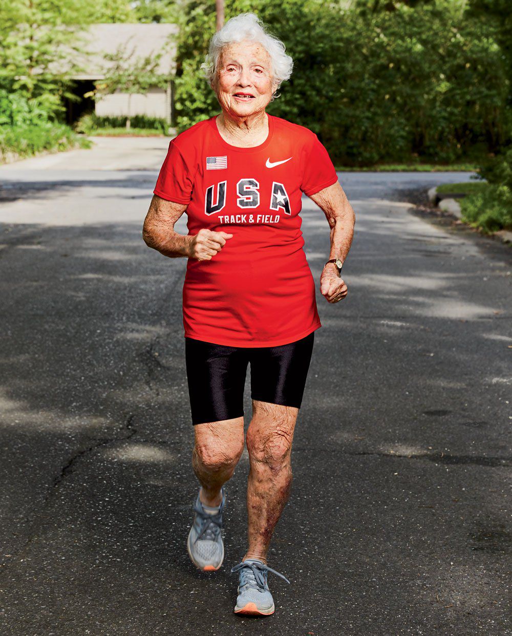 Cụ bà 100 tuổi mới tập chạy, lập hàng loạt kỷ lục khi đã 103 tuổi